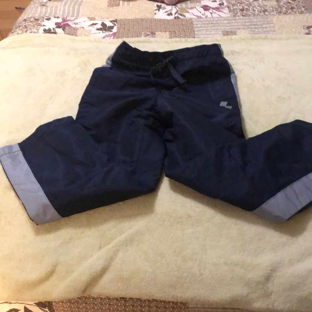 Gently used, snow pants for boys 7 years.